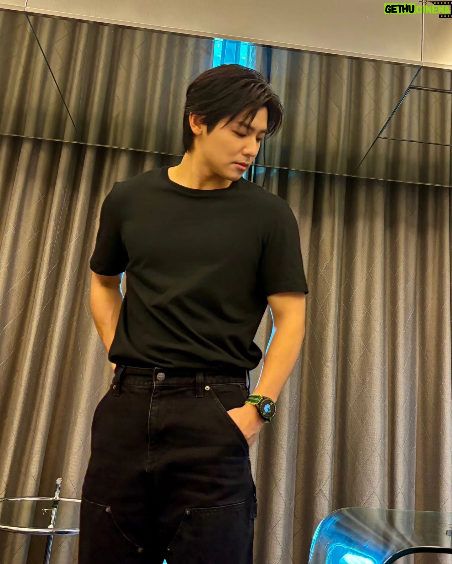 Kang Min-hyuk - 267.3K Likes - 운동을 좋아하는 나에게 딱인
멋지고 실용적인⌚️
태그호이어 커넥티드 칼리버 E4 말본골프 에디션이 출시 되었습니다.
골프와 스타일, 혁신에 대한 열정과 매력적인 콜라보레이션 스토리가 돋보이는 이번 리미티드 에디션 타임피스는 태그호이어 커넥티드 입점 매장에서 만나볼 수 있습니다.
#Ad
#태그호이어 #태그호이어X말본 #태그호이어말본골프에디션
