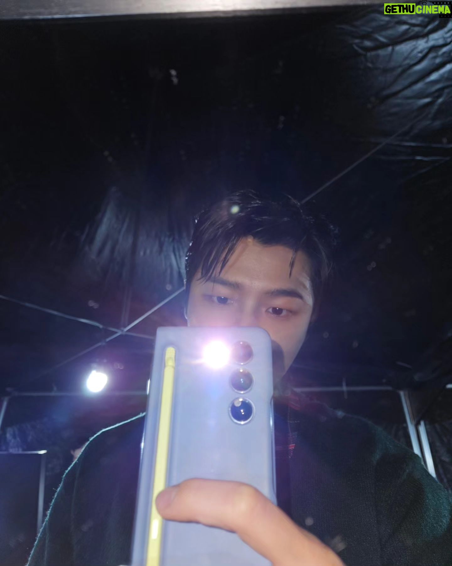 Kang Min-hyuk Instagram - #somedayfestival #CNBLUE 오늘 같이 소리 지르고 뛰어놀아주신 모든 분들께 감사 인사드립니다. 함께 즐겨주셔서 저희도 최고로 즐거운 시간 보냈습니다. 드럼이 많이 뒤라서 아쉬웠지만 무대에서 가장 높은 곳에서 모두를 바라보며 연주해서 더 행복했습니다. 멋진 페스티벌에 나올 수 있어서 감사했습니다!! 공연 후기 영상들 감사해요 :) CNBLUE FOREVER!!!! 우리 모두 FOREVER!!!!! Merry Christmas 🎅 🎄 @somedayfestival