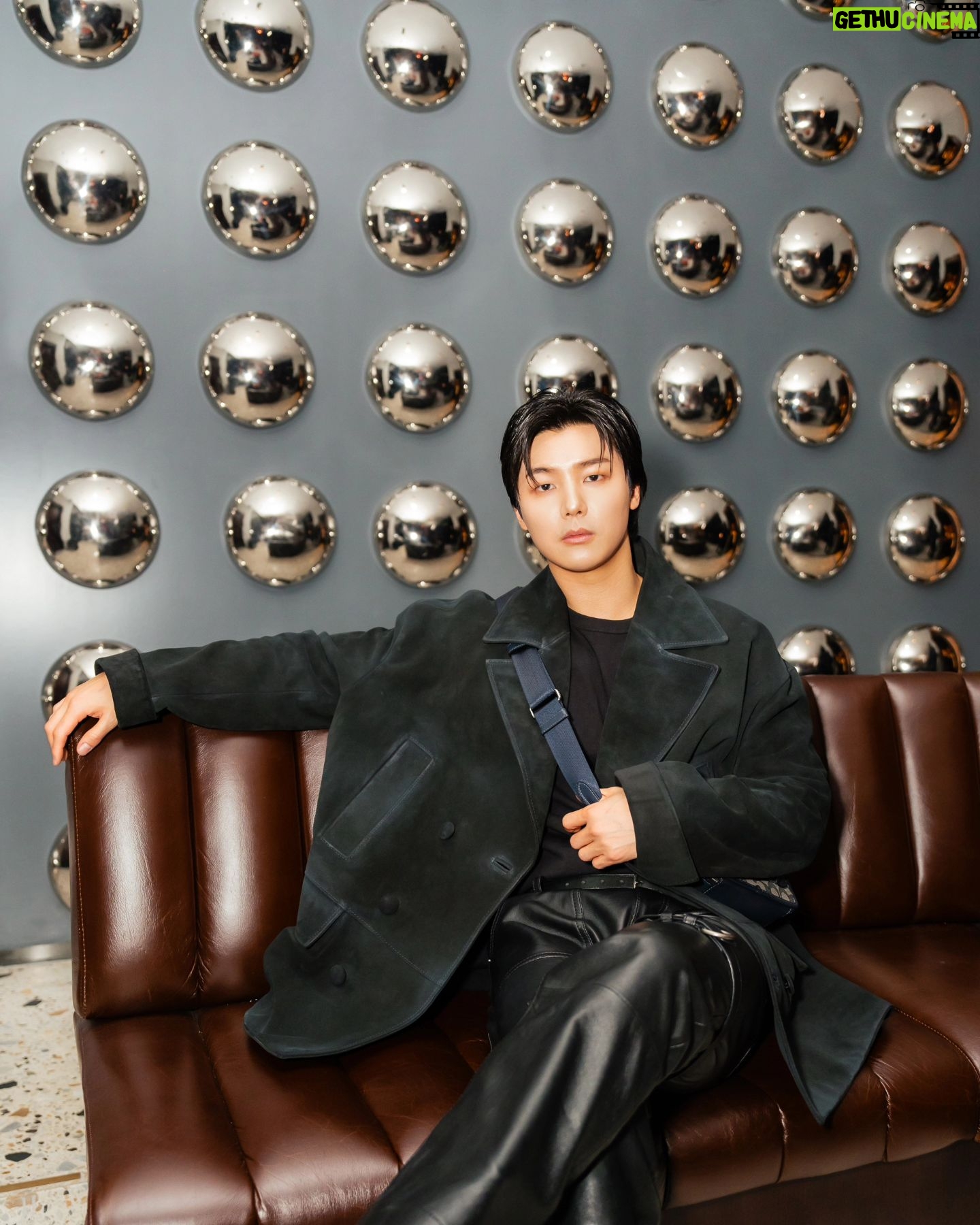 Kang Min-hyuk - 184.4K Likes - Hi, I have finally visit the Grand Indonesia in Jakarta for the Grand opening of the world's first Coach Restaurant! It took a bit time to come back to Indonesia, but I felt the warmth of the fans thanks to the big welcome and greetings from all the fans. Thank you my BOICE!!
It was such a joyful moment! I hope you all have the chance to come and enjoy the dining in this space that is filled with Coach's heritage. Thank you so much for inviting me to the Grand opening of the world's first Coach Restaurant in Grand Indonesia. Congratulations and Thank you!
#Coach #CoachNY #TheCoachRestaurant #grandindonesia
세계 최초의 Coach 레스토랑 오픈식을 위해 자카르타, 그랜드 인도네시아에 다녀왔습니다. 오랜만에 인도네시아의 방문인데 많은 환호성과 인사하러 와주신 모든 팬분들 덕분에 행복한 시간이었어요!
Coach의 감성이 가득 담긴 멋진 공간에서 식사하는 최고의 기분을 만끽하러 여러분들도 꼭!! 오셨으면 좋겠습니다!
세계 최초 Coach 레스토랑 오픈식에 초대해 주셔서 정말 감사드리고 진심으로 축하드립니다.