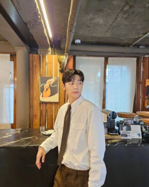 Kang Min-hyuk Instagram - Good bye 2023 👋 
안녕 2023. 👋 고마웠어 모두.
2024년 모두 새해 복 많이 받으세요.!!!!

#2023안녕 #2024안녕