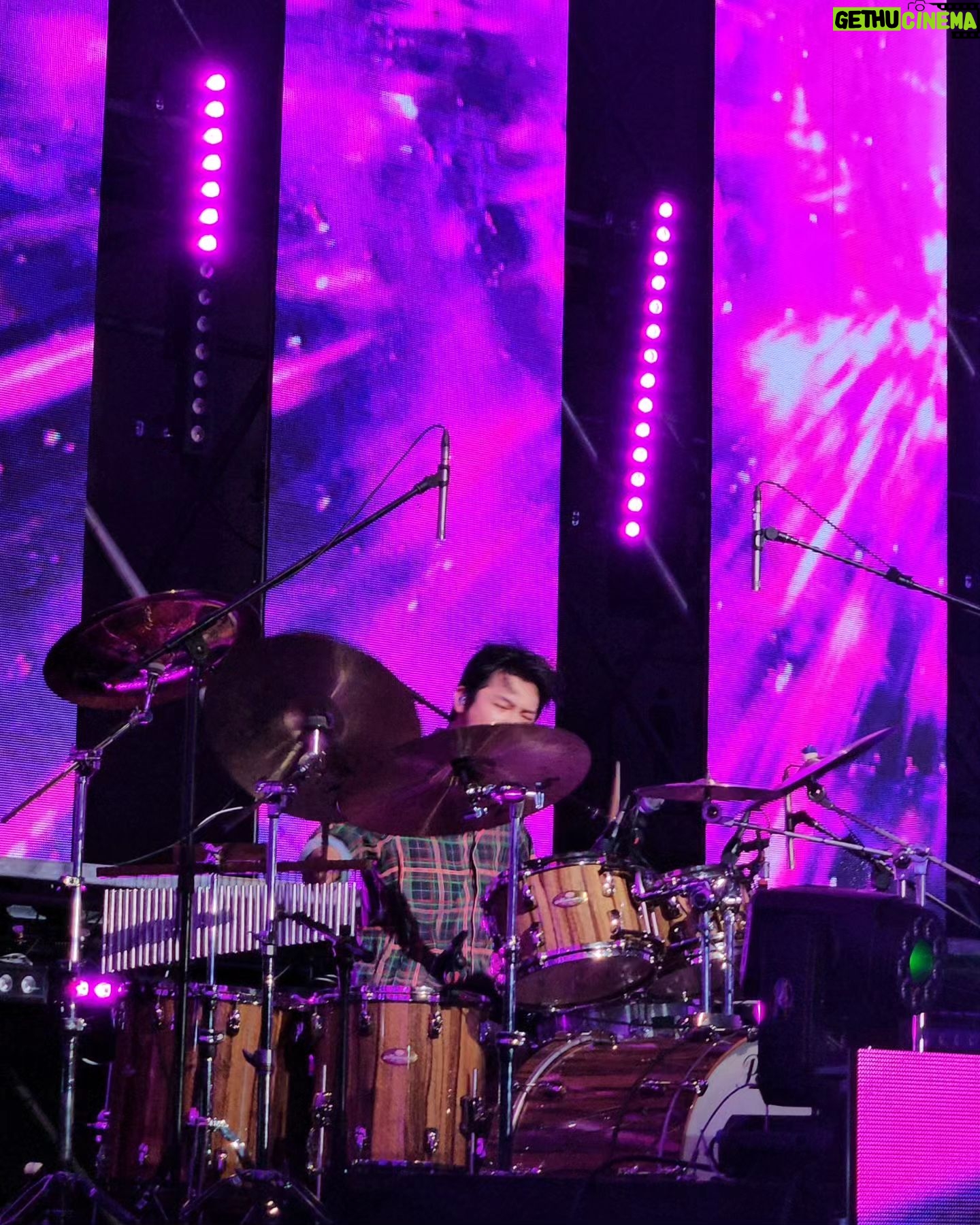 Kang Min-hyuk Instagram - #somedayfestival #CNBLUE 오늘 같이 소리 지르고 뛰어놀아주신 모든 분들께 감사 인사드립니다. 함께 즐겨주셔서 저희도 최고로 즐거운 시간 보냈습니다. 드럼이 많이 뒤라서 아쉬웠지만 무대에서 가장 높은 곳에서 모두를 바라보며 연주해서 더 행복했습니다. 멋진 페스티벌에 나올 수 있어서 감사했습니다!! 공연 후기 영상들 감사해요 :) CNBLUE FOREVER!!!! 우리 모두 FOREVER!!!!! Merry Christmas 🎅 🎄 @somedayfestival