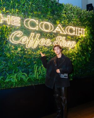 Kang Min-hyuk Instagram - Hi, I have finally visit the Grand Indonesia in Jakarta for the Grand opening of the world's first Coach Restaurant! It took a bit time to come back to Indonesia, but I felt the warmth of the fans thanks to the big welcome and greetings from all the fans. Thank you my BOICE!!
It was such a joyful moment! I hope you all have the chance to come and enjoy the dining in this space that is filled with Coach's heritage. Thank you so much for inviting me to the Grand opening of the world's first Coach Restaurant in Grand Indonesia. Congratulations and Thank you!

#Coach #CoachNY #TheCoachRestaurant #grandindonesia

세계 최초의 Coach 레스토랑 오픈식을 위해 자카르타, 그랜드 인도네시아에 다녀왔습니다. 오랜만에 인도네시아의 방문인데 많은 환호성과 인사하러 와주신 모든 팬분들 덕분에 행복한 시간이었어요!
Coach의 감성이 가득 담긴 멋진 공간에서 식사하는 최고의 기분을 만끽하러 여러분들도 꼭!! 오셨으면 좋겠습니다!
세계 최초 Coach 레스토랑 오픈식에 초대해 주셔서 정말 감사드리고 진심으로 축하드립니다.