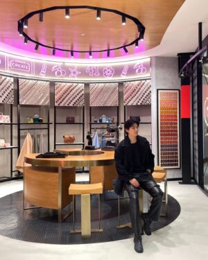 Kang Min-hyuk Instagram - Hi, I have finally visit the Grand Indonesia in Jakarta for the Grand opening of the world's first Coach Restaurant! It took a bit time to come back to Indonesia, but I felt the warmth of the fans thanks to the big welcome and greetings from all the fans. Thank you my BOICE!!
It was such a joyful moment! I hope you all have the chance to come and enjoy the dining in this space that is filled with Coach's heritage. Thank you so much for inviting me to the Grand opening of the world's first Coach Restaurant in Grand Indonesia. Congratulations and Thank you!

#Coach #CoachNY #TheCoachRestaurant #grandindonesia

세계 최초의 Coach 레스토랑 오픈식을 위해 자카르타, 그랜드 인도네시아에 다녀왔습니다. 오랜만에 인도네시아의 방문인데 많은 환호성과 인사하러 와주신 모든 팬분들 덕분에 행복한 시간이었어요!
Coach의 감성이 가득 담긴 멋진 공간에서 식사하는 최고의 기분을 만끽하러 여러분들도 꼭!! 오셨으면 좋겠습니다!
세계 최초 Coach 레스토랑 오픈식에 초대해 주셔서 정말 감사드리고 진심으로 축하드립니다.