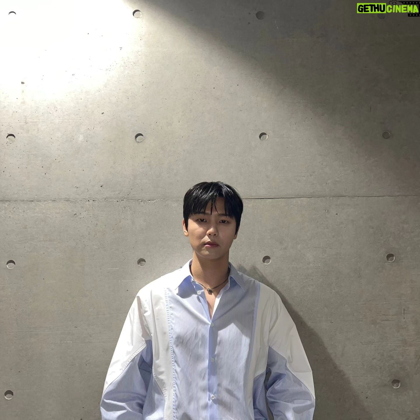 Kang Min-hyuk Instagram - 메리크리스마스! 이브~~!! 메리크리스마스는 내일 제대로 보내보자구~~~!!