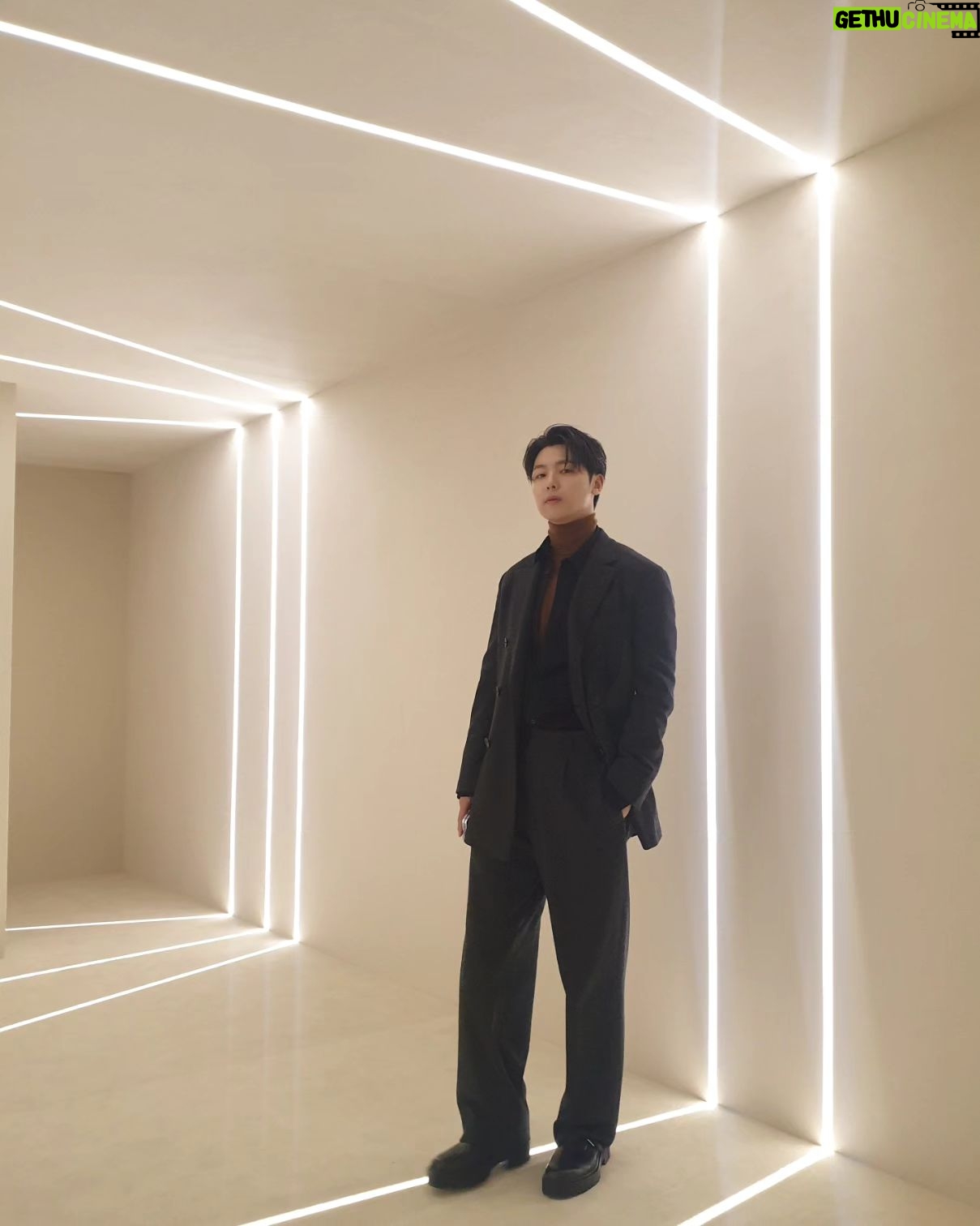 Kang Min-hyuk - 324.3K Likes - @hermes 언제나 즐거운 시간 감사합니다.
#pleasecheckin
#hermes