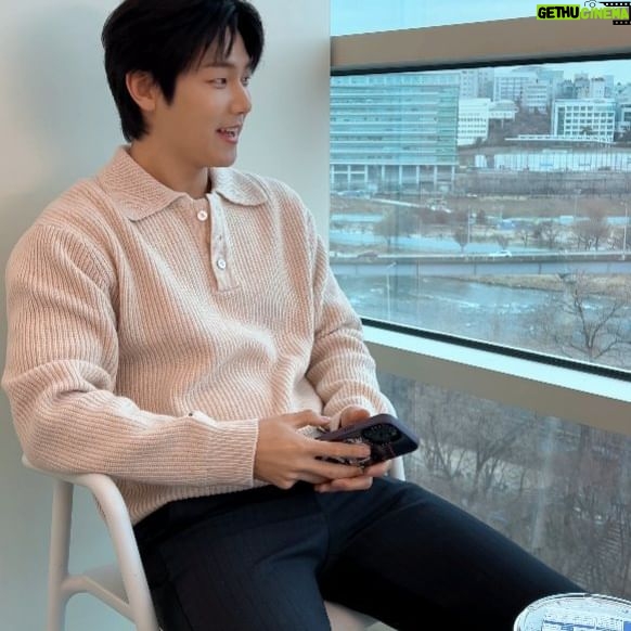 Kang Min-hyuk - 188.2K Likes - #ad 여러분! 세정이가 저한테 이거 꼭~ 잊지말라고 영통까지 왔더라고요. 😀
여러분들도 플스와 함께 하는 릴스 챌린지와 이벤트 잊지마시고 설연휴는 플스와 함께 좋은 시간 보내세요!
#플레이위드세정 #강민혁 #Kangminhyuk #플스
세정이 사인 PS5 콘솔 커버부터 PS5 디스크 에디션까지
PS5가 준비한 다양한 이벤트도 있으니 많은 참여부탁드립니다!
@playstation_korea 를 팔로우 하시면 참여방법과 자세한 내용을 확인 하실 수 있습니다!