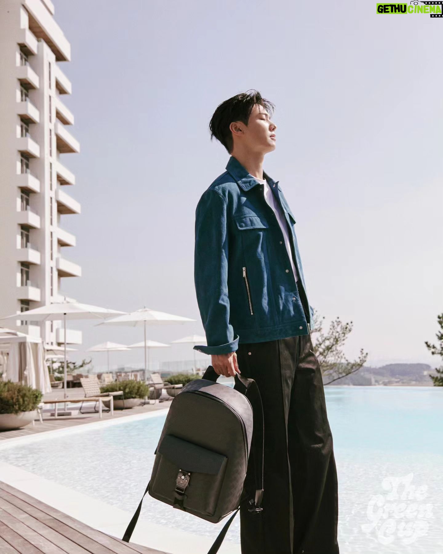 Kang Min-hyuk - 294.5K Likes - 더그린컵 화보 베스트 컷을 꼽기 어려울 정도로 다 잘 나왔어요!!
멋진 촬영 장소에서 최고의 브랜드들과 함께.
자세한 저의 골프 라이프까지 공개했으니
모두 그린컵 화보에서 만나 보세요!!
#더그린컵매거진 #몽블랑 #PGA골프웨어 #골프스타그램