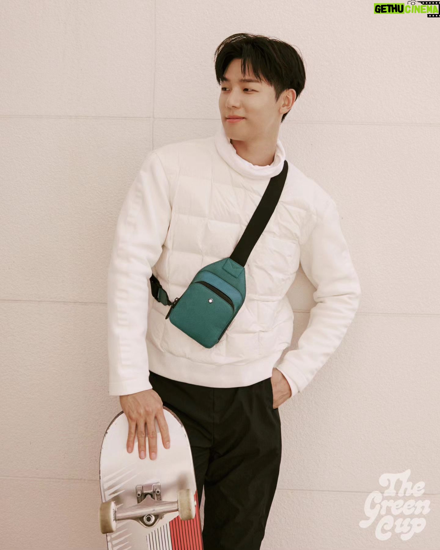 Kang Min-hyuk - 294.5K Likes - 더그린컵 화보 베스트 컷을 꼽기 어려울 정도로 다 잘 나왔어요!!
멋진 촬영 장소에서 최고의 브랜드들과 함께.
자세한 저의 골프 라이프까지 공개했으니
모두 그린컵 화보에서 만나 보세요!!
#더그린컵매거진 #몽블랑 #PGA골프웨어 #골프스타그램