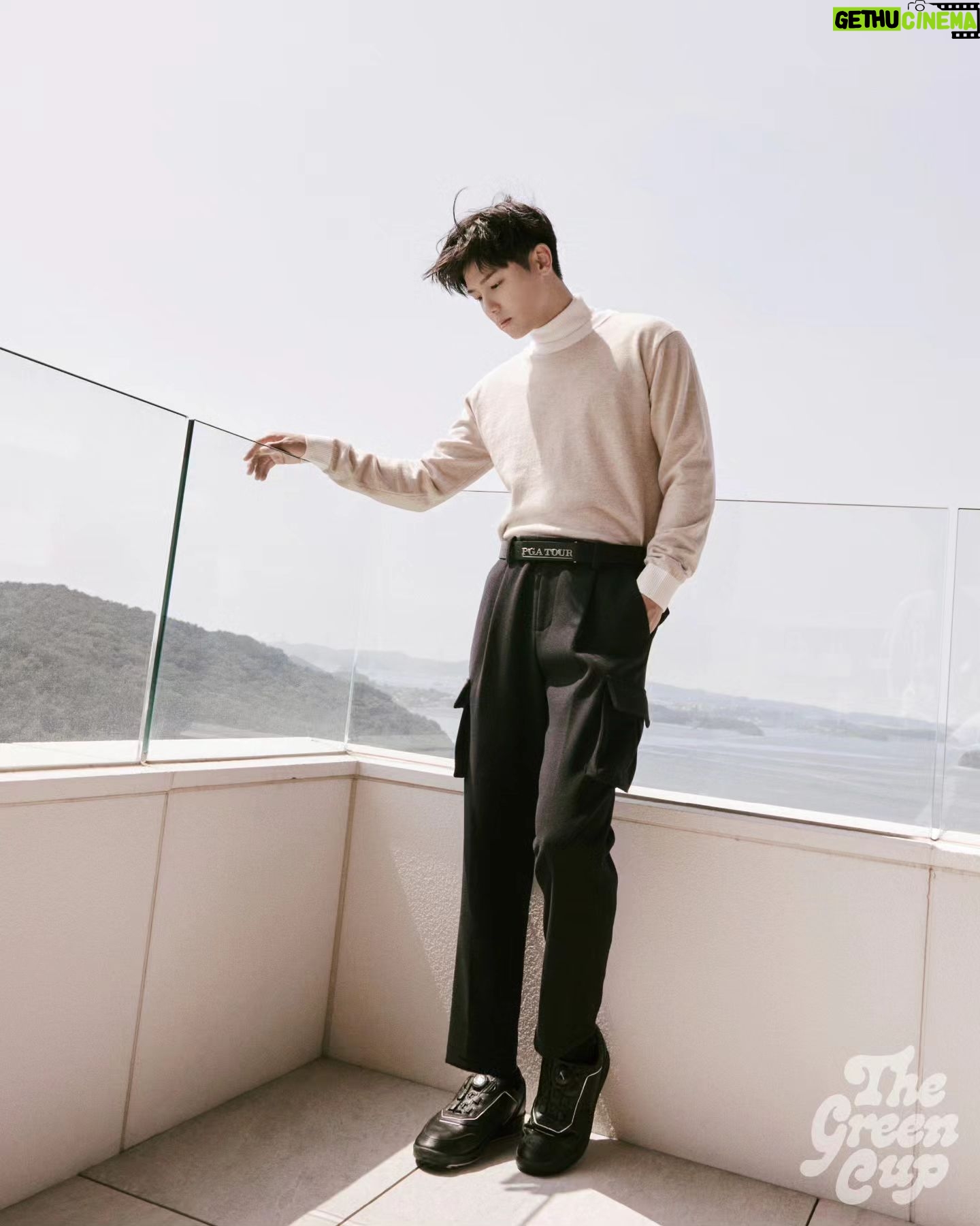 Kang Min-hyuk - 294.5K Likes - 더그린컵 화보 베스트 컷을 꼽기 어려울 정도로 다 잘 나왔어요!!
멋진 촬영 장소에서 최고의 브랜드들과 함께.
자세한 저의 골프 라이프까지 공개했으니
모두 그린컵 화보에서 만나 보세요!!
#더그린컵매거진 #몽블랑 #PGA골프웨어 #골프스타그램
