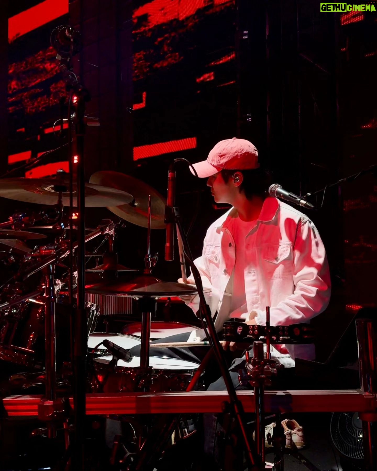Kang Min-hyuk - 247.7K Likes - CNBLUE in #kualalumpur
#CNBLUENTITY
We're ready!