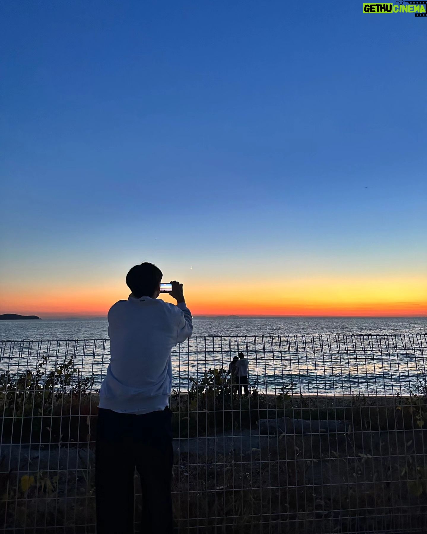 Kang Min-hyuk - 186.3K Likes - Good bye 2023 👋
안녕 2023. 👋 고마웠어 모두.
2024년 모두 새해 복 많이 받으세요.!!!!
#2023안녕 #2024안녕
