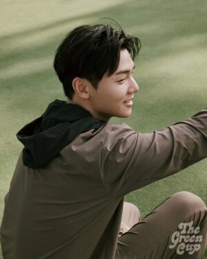 Kang Min-hyuk Instagram - 더그린컵 화보 베스트 컷을 꼽기 어려울 정도로 다 잘 나왔어요!!
멋진 촬영 장소에서 최고의 브랜드들과 함께.
자세한 저의 골프 라이프까지 공개했으니
모두 그린컵 화보에서 만나 보세요!!

#더그린컵매거진 #몽블랑 #PGA골프웨어 #골프스타그램