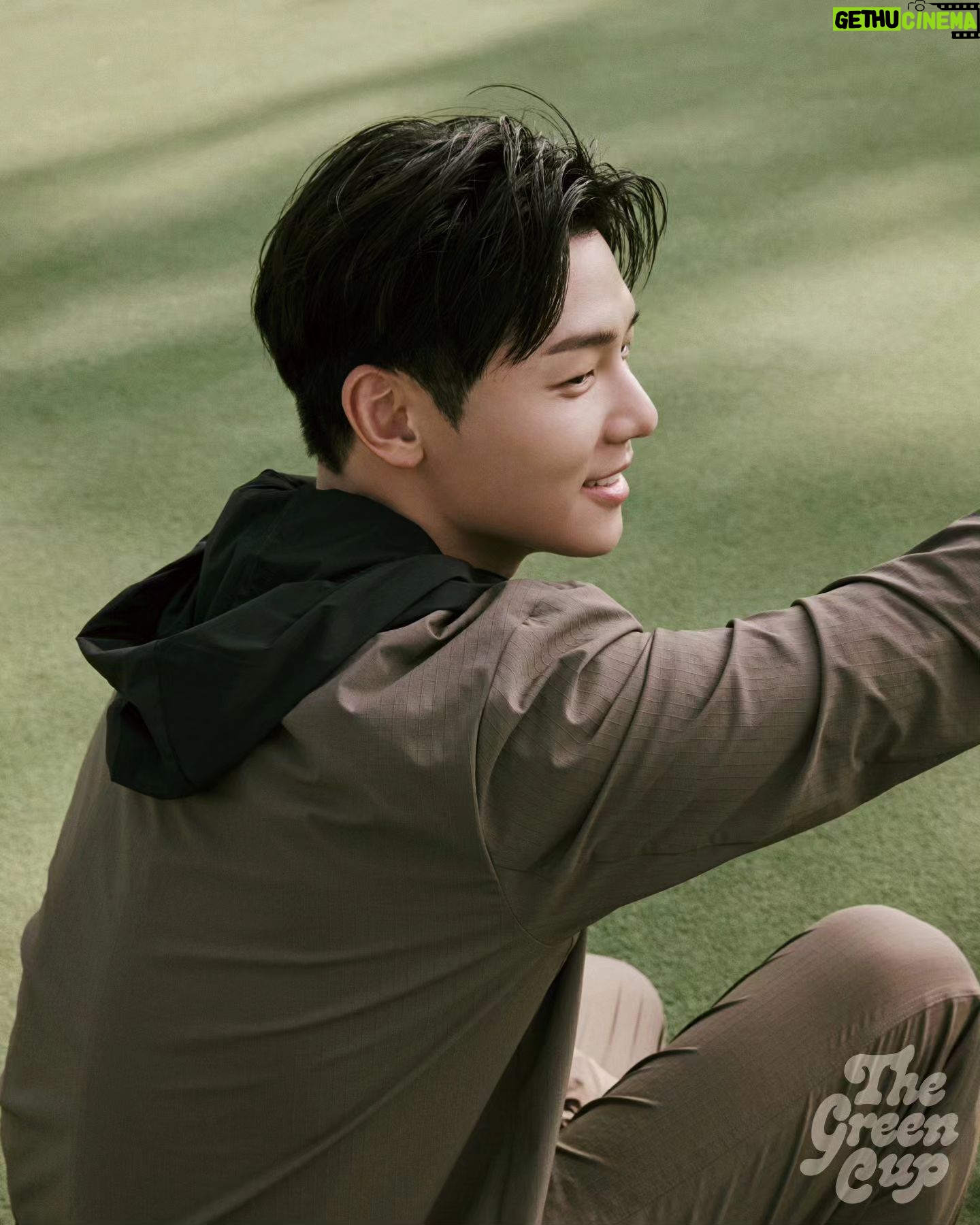 Kang Min-hyuk - 294.5K Likes - 더그린컵 화보 베스트 컷을 꼽기 어려울 정도로 다 잘 나왔어요!!
멋진 촬영 장소에서 최고의 브랜드들과 함께.
자세한 저의 골프 라이프까지 공개했으니
모두 그린컵 화보에서 만나 보세요!!
#더그린컵매거진 #몽블랑 #PGA골프웨어 #골프스타그램