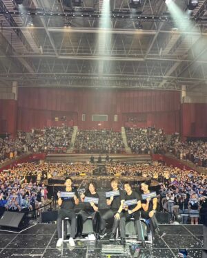 Kang Min-hyuk Instagram - 2017년 6월 한국에서 보이스와 함께 무대에서 만난 이후
무려 6년이라는 시간이 지나 다시 이곳에서 함께할 수 있어서 행복한 어제오늘 이였습니다.
여러분들이 있는 한 우리는 계속 이 자리에 있을 거예요!
우리가 음악을 계속하고 있는 한 여러분도 영원히 우리와 함께 일 겁니다! 우린 지난 과거에 그랬듯. 어제오늘도 그랬듯. 앞으로도 행복할 거예요!
BOICE CNBLUE FOREVER!!
씨엔블루 사랑해 주는 모두 FOREVER!!
공연을 준비해 주시고 함께 힘써준 모든 분들께도 감사합니다!
재필이 형 클로저도 고마웠어요!!!
#CNBLUE