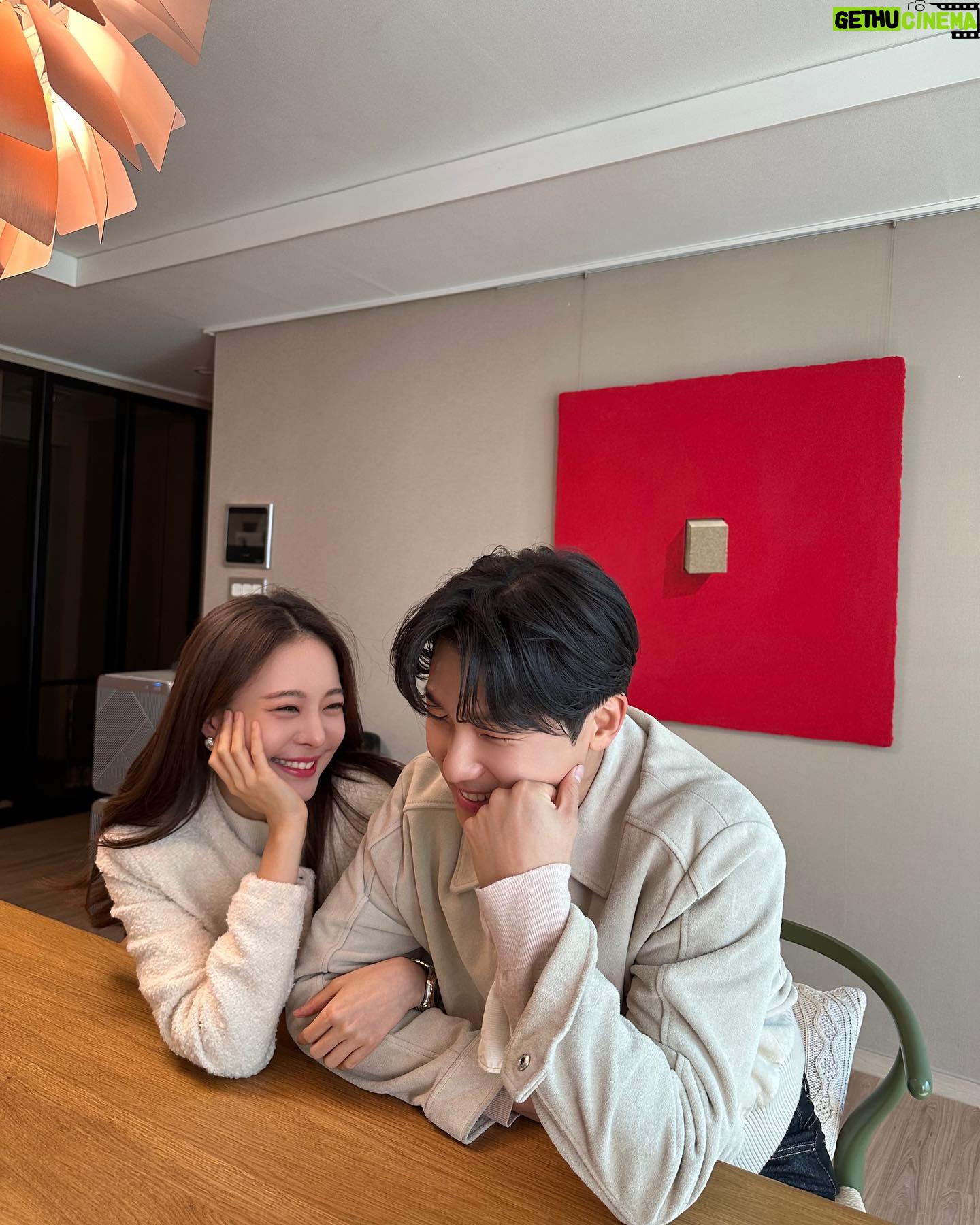 Kang Min-hyuk - 524.6K Likes - 19년지기 남사친과
아바타데이트....^_^ㅋㅋㅋㅋㅋㅋ
오랜친구와 함께해서 그런지
더 재밌었고~~~~
우정 변치말자구~~~😉