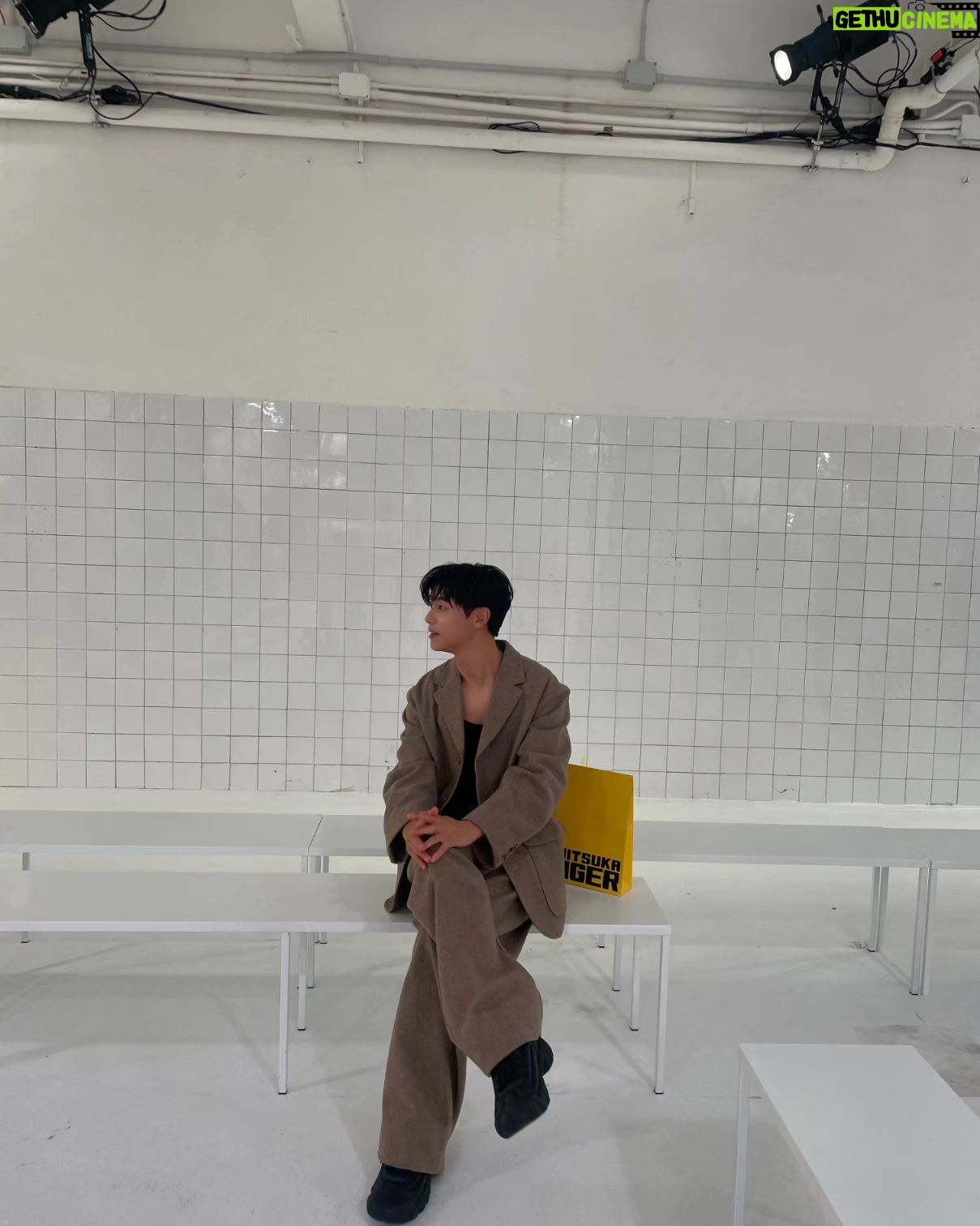 Kang Min-hyuk - 260.2K Likes - 예쁜 사진이 정말 많은데
무엇을 올릴까 고민고민.
#onitsukatiger #milano