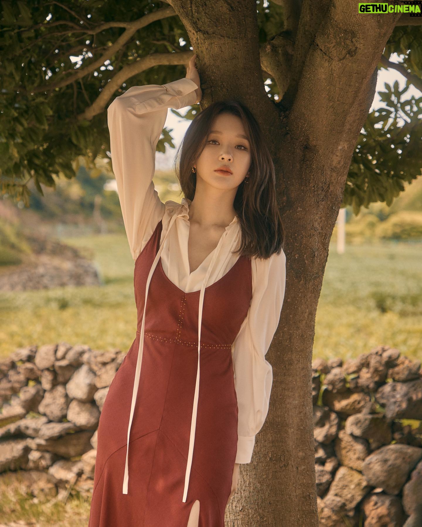 Kang Min-kyung Instagram - 우.그.사 이제 6일 앞으로,, 이번 주에 정훈씨와 그간 노래를 만들며 있었던 이야기들을 브이로그로 올릴 예정이에요! 기대해주세요! 우린 그렇게 사랑해서 D-6