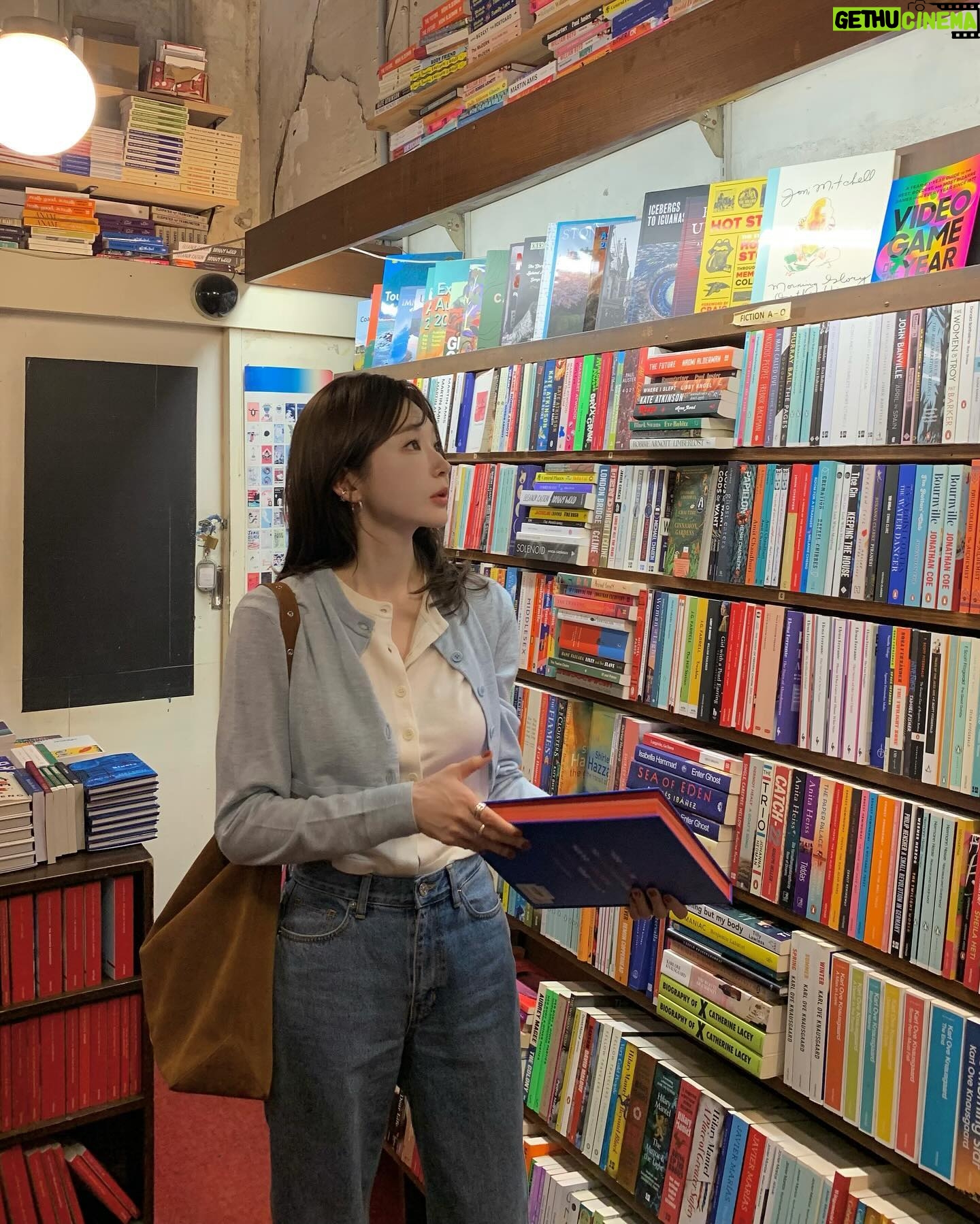 Kang Min-kyung Instagram - 📚어쩌다 네 달 묵은 사진… 🩵🥹