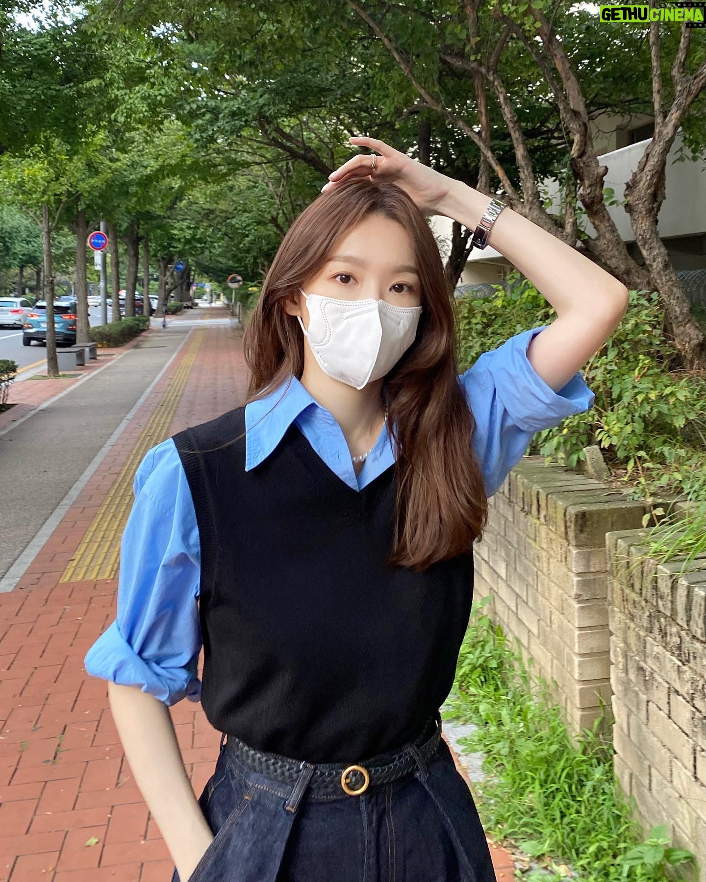 Kang Min-kyung Instagram - 기분 전환 = 향수 사기 = 레몬 에이드 먹끼