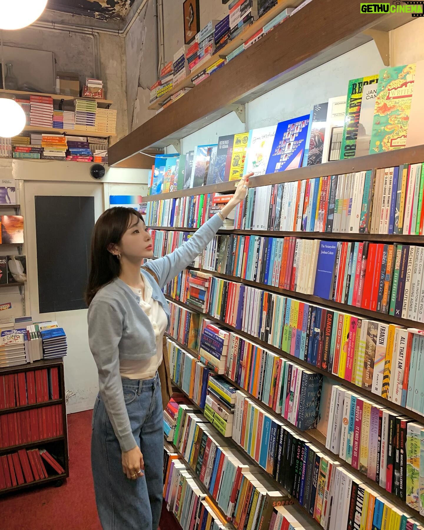 Kang Min-kyung Instagram - 📚어쩌다 네 달 묵은 사진… 🩵🥹