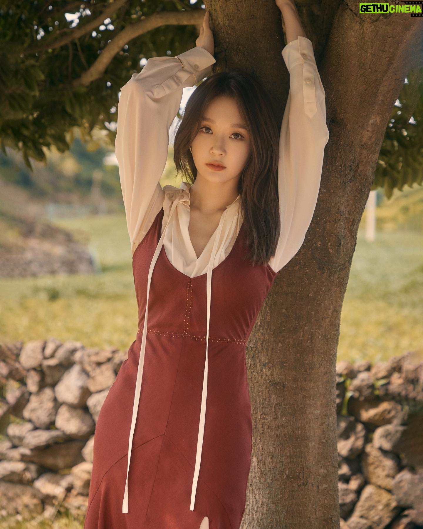 Kang Min-kyung Instagram - 우.그.사 이제 6일 앞으로,, 이번 주에 정훈씨와 그간 노래를 만들며 있었던 이야기들을 브이로그로 올릴 예정이에요! 기대해주세요! 우린 그렇게 사랑해서 D-6