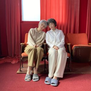 Kang Min-kyung Instagram - 성님 우리 오천일 축하혀요.. 그저 눈 감는 그날까지 노래 허다가 사이좋게 흙으로 돌아갑시다