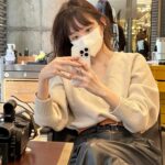 Kang Min-kyung Instagram - 안녕하세요.......... 저 오늘 앞머리 잘랐어요.... 🫣 싹둑싹둑 서걱서걱 꿈이야 생시야
