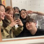 Kang So-ra Instagram - 오랜만에 만난 남될까 스탭들 한 자리에서 계속 열심히 일하는 사람도 있고 새 출발을 하는 사람도 있고 새 생명을 기다리는 사람도 있고... 저마다의 인생, 각자의 선택이지만 시간이 지나면 모두들 그때 그 선택이 참 좋았구나 생각할 날이 오기를 I met the 'Can we be strangers?' staff after a long time. There are people who keep working hard in one place, people who are making a new start, and people who are waiting for a new life... Everyone's life, everyone's choice, but I hope the day comes when everyone thinks that the choice at that time was really good.