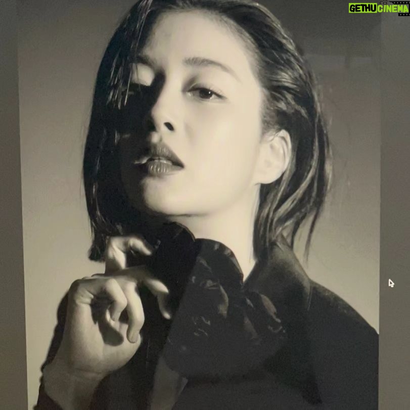Kang So-ra Instagram - @mapsworld_media 현장스냅들! 한컷한컷 버릴수없게 잘찍어주신 김영민 작가님, 류소연 기자님, 전진오 스타일리스트님, 여미애 헤어스타일리스트님, 이주현 메이크업아티스트님 감사합니다♡