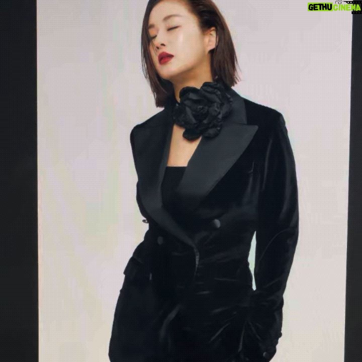 Kang So-ra Instagram - @mapsworld_media 현장스냅들! 한컷한컷 버릴수없게 잘찍어주신 김영민 작가님, 류소연 기자님, 전진오 스타일리스트님, 여미애 헤어스타일리스트님, 이주현 메이크업아티스트님 감사합니다♡