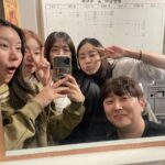 Kang So-ra Instagram - 오랜만에 만난 남될까 스탭들 한 자리에서 계속 열심히 일하는 사람도 있고 새 출발을 하는 사람도 있고 새 생명을 기다리는 사람도 있고... 저마다의 인생, 각자의 선택이지만 시간이 지나면 모두들 그때 그 선택이 참 좋았구나 생각할 날이 오기를 I met the 'Can we be strangers?' staff after a long time. There are people who keep working hard in one place, people who are making a new start, and people who are waiting for a new life... Everyone's life, everyone's choice, but I hope the day comes when everyone thinks that the choice at that time was really good.