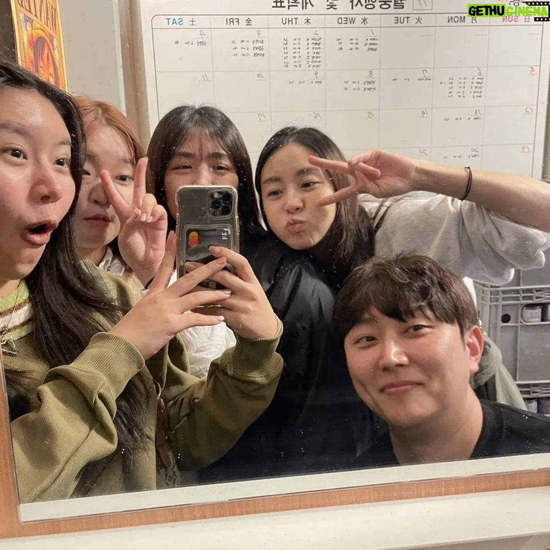 Kang So-ra Instagram - 오랜만에 만난 남될까 스탭들 한 자리에서 계속 열심히 일하는 사람도 있고 새 출발을 하는 사람도 있고 새 생명을 기다리는 사람도 있고... 저마다의 인생, 각자의 선택이지만 시간이 지나면 모두들 그때 그 선택이 참 좋았구나 생각할 날이 오기를 I met the 'Can we be strangers?' staff after a long time. There are people who keep working hard in one place, people who are making a new start, and people who are waiting for a new life... Everyone's life, everyone's choice, but I hope the day comes when everyone thinks that the choice at that time was really good.