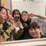 Kang So-ra Instagram - 오랜만에 만난 남될까 스탭들 한 자리에서 계속 열심히 일하는 사람도 있고 새 출발을 하는 사람도 있고 새 생명을 기다리는 사람도 있고... 저마다의 인생, 각자의 선택이지만 시간이 지나면 모두들 그때 그 선택이 참 좋았구나 생각할 날이 오기를 I met the 'Can we be strangers?' staff after a long time. There are people who keep working hard in one place, people who are making a new start, and people who are waiting for a new life... Everyone's life, everyone's choice, but I hope the day comes when everyone thinks that the choice at that time was really good.