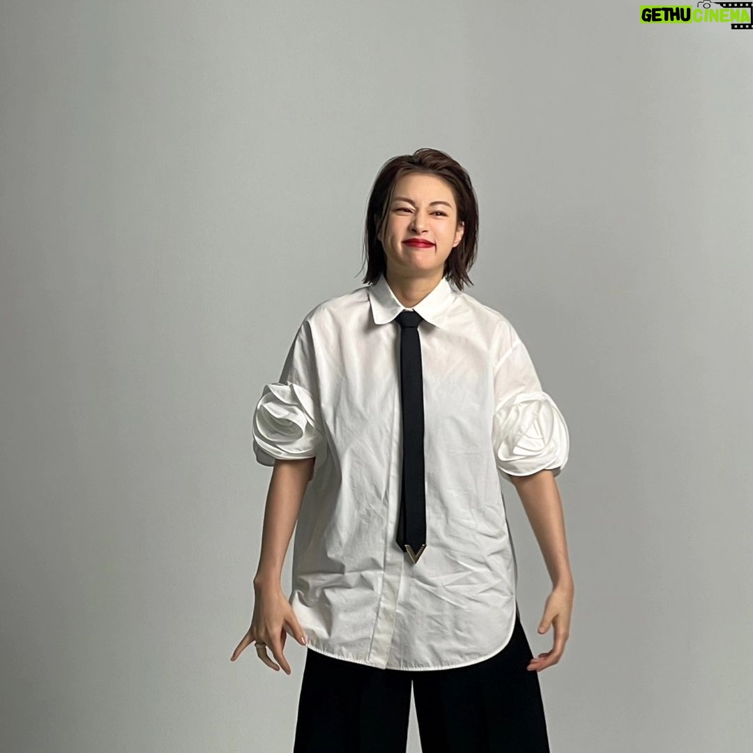 Kang So-ra Instagram - @mapsworld_media 현장스냅들! 한컷한컷 버릴수없게 잘찍어주신 김영민 작가님, 류소연 기자님, 전진오 스타일리스트님, 여미애 헤어스타일리스트님, 이주현 메이크업아티스트님 감사합니다♡