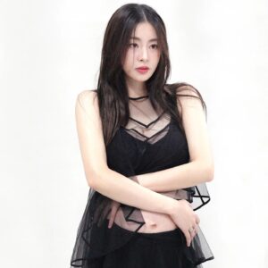 Kang So-ra Instagram - 만삭화보 비하인드컷
생애 첫 만삭화보라 기대반 걱정반이었지만 너무 멋진 결과물에 수고해주신 모든분들께 박수와 감사를!

I really enjoyed full-term photography because I don't need to apply pressure to my stomach like I do in regular shoots. Hh