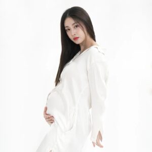 Kang So-ra Instagram - 만삭화보 비하인드컷
생애 첫 만삭화보라 기대반 걱정반이었지만 너무 멋진 결과물에 수고해주신 모든분들께 박수와 감사를!

I really enjoyed full-term photography because I don't need to apply pressure to my stomach like I do in regular shoots. Hh