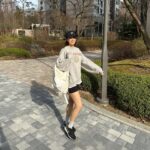 Kang So-ra Instagram - 날씨 좋은 날은 헬스장가기가 더 싫지만 애써 웃으며 로보트같은 발걸음으로 가봅니다 나는 운동이 좋아 나는 운동이좋아 나는 운동이좋... 나는 우동이 좋아...