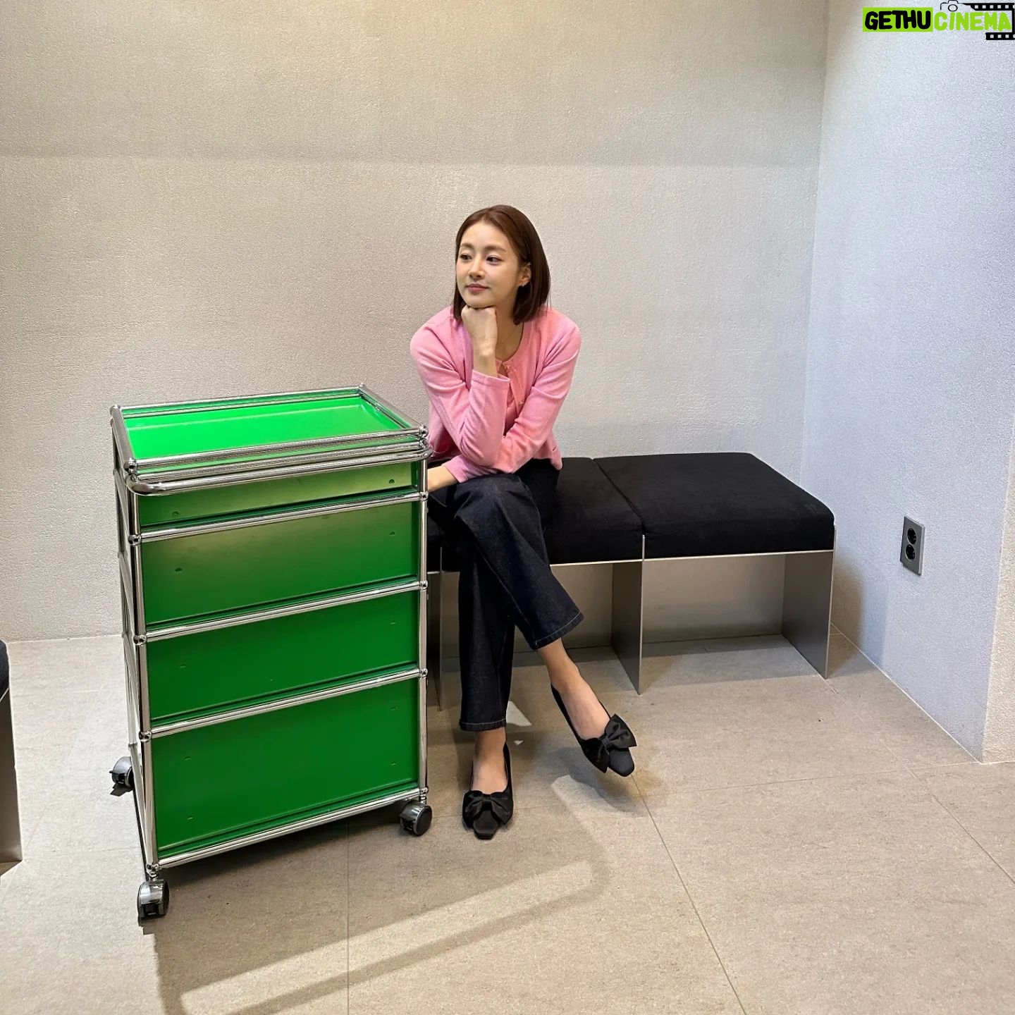 Kang So-ra Instagram - 산뜻한 핑크로 시작! 슈돌 녹화하러 왔어요^^