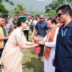 Kangana Ranaut Instagram - देश का हर नागरिक जानता है कि आएंगे तो मोदी जी ही। मंडी की नाचन विधानसभा में आज भाजपा राष्ट्रीय अध्यक्ष श्री जगत प्रकाश नड्डा जी की गरिमामयी उपस्थिति में आयोजित जनसभा को संबोधित किया। प्रधानमंत्री श्री नरेन्द्र मोदी जी के नेतृत्व और आदरणीय नड्डा जी के मार्गदर्शन में हिमाचल की चारों सीटों पर कमल खिलने जा रहा है। जय भाजपा, तय भाजपा