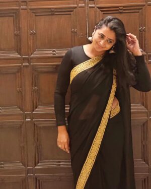 Kaniha Instagram - A black saree can never go wrong!

A black saree has always been my last minute savior!

🖤❤️🖤
#sixyardsofelegance
#sixyardslove #blacksaree