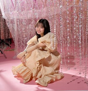 Kanna Hashimoto Instagram - こんにちは！環奈MGです。

エンジェルハートから2023年春夏コレクション"First Star"が発売致しました。

今日はオフショットをシェアします！

#橋本環奈 #橋本環奈2023 #橋本環奈マネージャー #angelheart #エンジェルハート #ウエニ貿易