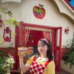 Kanna Hashimoto Instagram - バーモントカレーの新ブランドキャラクターに就任しました🍛 バーモントさんのオフショットです🍎 #橋本環奈 #橋本環奈2024 #橋本環奈マネージャー #バーモントカレー