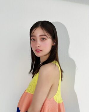 Kanna Hashimoto Instagram - こんばんは！環奈MGです。

ずいぶん前ですが、美的のオフショットです！
アップしたと思ってたのですが…
ストーリーでアップしたっけ？

他にもアップされてないよーってオフショットあったら教えてください😅

#橋本環奈 #橋本環奈2023 #橋本環奈マネージャー #美的