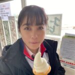 Kanna Hashimoto Instagram - こんにちは！環奈MGです。 暑いと思ったらもう8月なんですね…🍦 って事でオフショットは、映画『弱虫ペダル』からの… 彼女とデートなう。笑 （Twitterには使っていいよとは書いてなかったような、あったような） 弱ペダはいよいよ明日公開です。 #橋本環奈 #橋本環奈2020 #橋本環奈マネージャー #弱虫ペダル #弱ペダ #弱ペダの夏 #彼女とデートなう