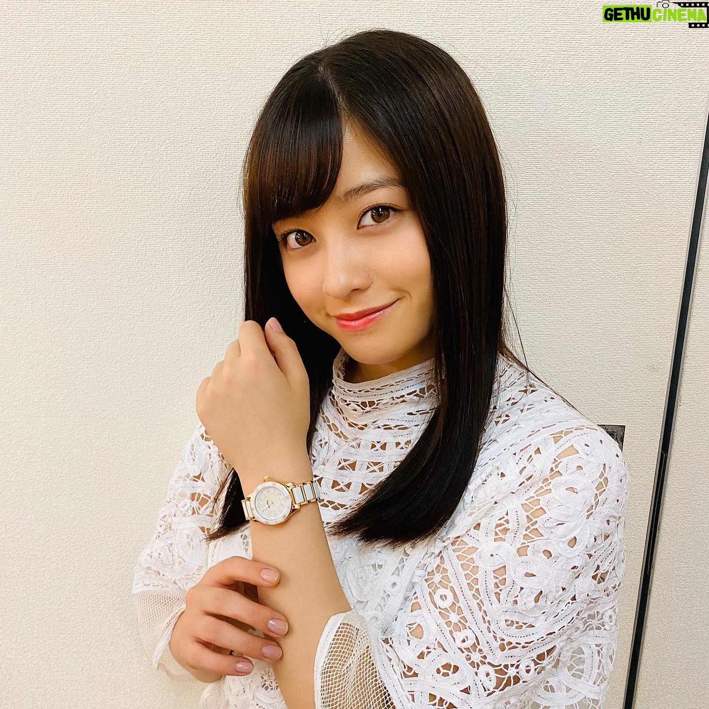 Kanna Hashimoto Instagram - こんにちは!環奈MGです。 本日は、エンジェルハート「ブランドミューズ就任発表会」でした。 エンジェルハートでは、2020年SSの新作コレクションを本日から全国の取扱店舗にて発売するそうです。是非チェックしてください(^^) サプライズで誕生日ケーキのプレゼントも頂きました!ありがとうございます🎂 #橋本環奈 #橋本環奈2020 #橋本環奈マネージャー #エンジェルハート #LOVESPORTS #ウエニ貿易