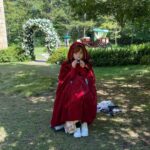 Kanna Hashimoto Instagram – こんにちは！環奈MGです。

世界で大旋風を巻き起こしている「#赤ずきん旅の途中で死体と出会う 」からオフショットをシェアします。

🍎日本で週間映画Top10で1位を獲得！
🍎世界51の国と地域で週間映画TOP10入り！
🍎Netflixの週間グローバルTop10（非英語映画）で日本映画初の1位！

#橋本環奈 #橋本環奈2023 #橋本環奈マネージャー #赤ずきん旅の途中で死体と出会う #onceuponacrime #netflix #ネットフリックス # ネトフリ