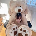 Kanna Hashimoto Instagram - こんにちは！環奈MGです。 今夜は「I LOVE みんなのどうぶつ園」です。 カワウソちゃんの休憩タイム中のオフショットです。 #橋本環奈 #橋本環奈2020 #橋本環奈マネージャー #みんなのどうぶつ園