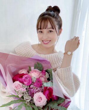 Kanna Hashimoto Instagram - こんにちは！環奈MGです。

「Angel Heart」の新作が発売になりました！

公式サイトではメイキング動画も公開されています。チェックしてね。

#橋本環奈 #橋本環奈2021 #橋本環奈マネージャー #AngelHeart #エンジェルハート #時計 #腕時計