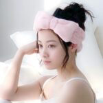 Kanna Hashimoto Instagram - おはようございます！環奈MGです。 「SUGAO」のwebムービーに出演させて頂いております。 もうご覧になりましたか？ 今ならCCクリームに、環奈が付けてるのと同じメイクターバンが付いてくるみたいです。 メイキングも公開されてるのでURLを後ほどストーリーでシェアしますね！ #橋本環奈 #橋本環奈2019 #橋本環奈マネージャー #ロート製薬 #SUGAO #スフレ透明感ベース #メイクターバン #透明な朝を越えてゆけ。