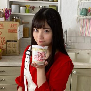 Kanna Hashimoto Instagram - こんにちは！環奈MGです。

カップヌードル年間売上1000億円達成記念 橋本環奈『#今更テレホンカード 』プレゼントキャンペーンが始まりました！

詳しくはストーリーでシェアします。

#橋本環奈 #橋本環奈2020 #橋本環奈マネージャー #日清カップヌードル